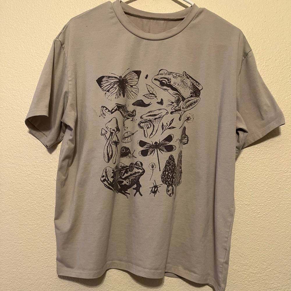 Shein Light Brown/Tan Graphic T-shirt Size Large